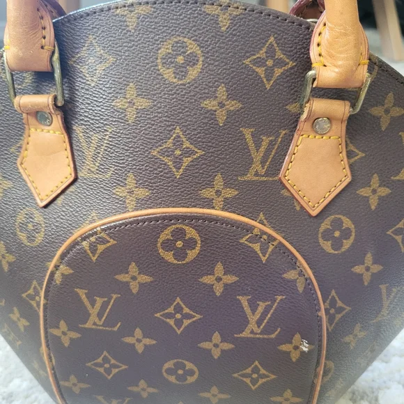 Assorted bags - Picture 8 of 12